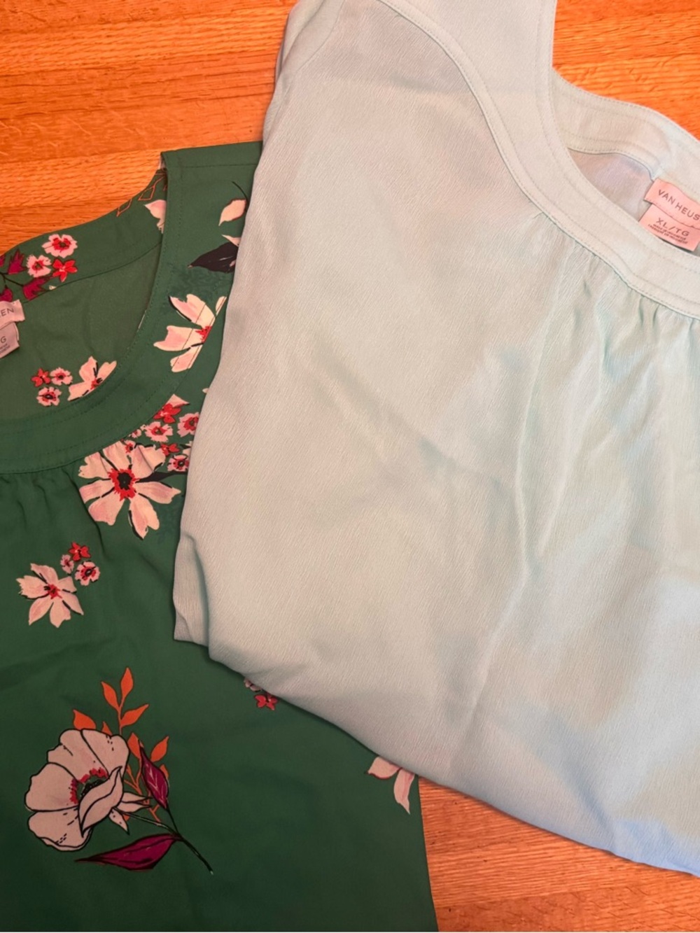 ⬇️⬇️⬇️PRICE DROP‼️PAIR✨Van Heusen Women's shortsleeved blouses